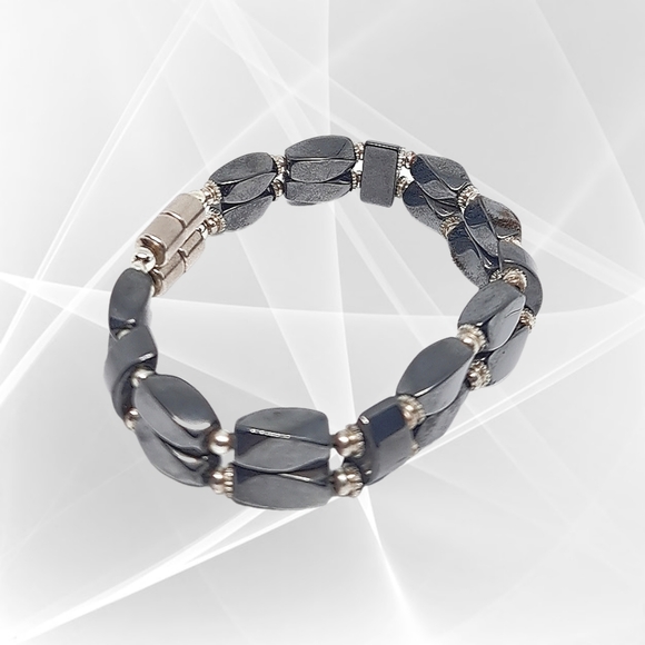 .🎄10/$20. Dark Gray Hematite Beaded Bracelet with Magnetic Closure - Picture 3 of 7